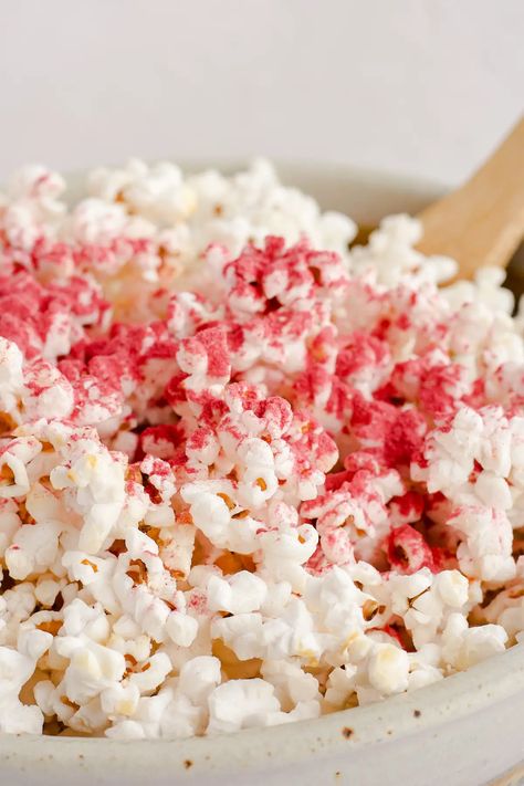 Sweet & Salty Strawberry Popcorn - The Darling Apron Strawberry Popcorn, Flavored Popcorn Recipes, Stovetop Popcorn, Salty Popcorn, Homemade Popcorn, Strawberry Powder, Popcorn Recipe, Butter Popcorn, Flavored Popcorn