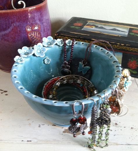 Jewelry Bowl, Ceramics Inspiration, Sculptures Céramiques, Hand Built Pottery, Craft Booth, Pottery Classes, Thrown Pottery, Ceramics Projects, Earring Holder