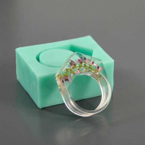 Resin And Polymer Clay, Making Rings, Resin Jewelry Molds, Polymer Clay Ring, Epoxy Resin Diy, Making Resin Jewellery, Resin Jewelry Diy, Resin Jewelry Making, Jewellery Moulds