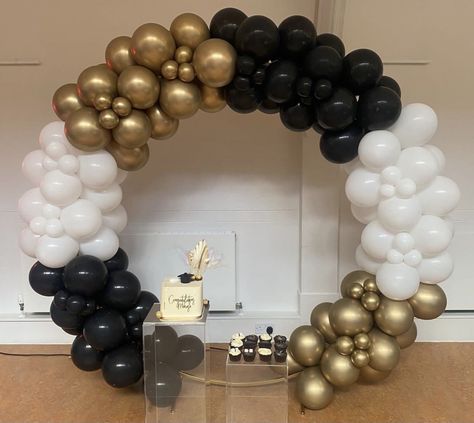 Black And Gold Graduation Balloon Arch, Black And Gold Round Balloon Arch, Black And Gold Balloon Decorations, Black And Gold Balloon Arch, Gold Balloons Decorations, 30th Birthday Balloons, Black And White Balloons, Harry Potter Theme Birthday, Graduation Party Backdrops