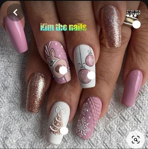 New Year Eve Nails Ideas, Gonk Christmas Nails, Gold Christmas Nail Designs, Gonk Nails, Nails Navidad, Christmas Gel Nails, Christmas Nail Art Designs, Pretty Nail Art Designs, Winter Nail