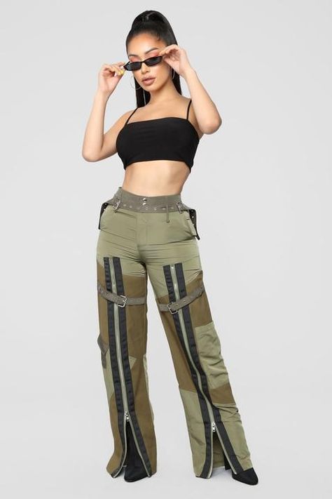 Green Cargo Pants Outfit, Cargo Pants Outfit Men, White Jogger Pants, Olive Green Cargo Pants, Cargo Pants Color, High Waisted Cargo Pants, Olive Fashion, Pleather Pants, Black White Jumpsuit