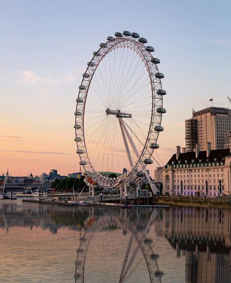 Famous Places In London, Furniture Groupings, London Ferris Wheel, London City View, London Eyes, London Video, Adventure Core, Futuristic Building, Candy Collection