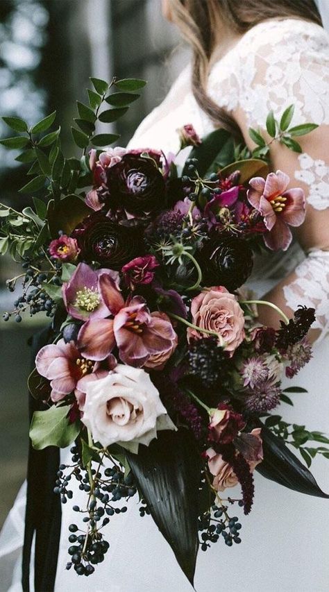 Moody Wedding Flowers, Autumn Wedding Bouquet, Dark Romantic Wedding, Dark Wedding Theme, Wedding Bouquet Ideas, Autumnal Wedding, Goth Wedding, Dark Wedding, Colour Combos