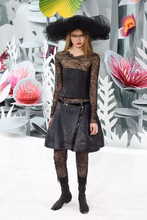 Chanel Spring-summer 2015 - Couture Chanel 2015 Spring, Chanel 2015, Chanel Spring, Chanel 2, Chanel Paris, Spring Summer 2015, Summer 2015, Winter Wear, Karl Lagerfeld