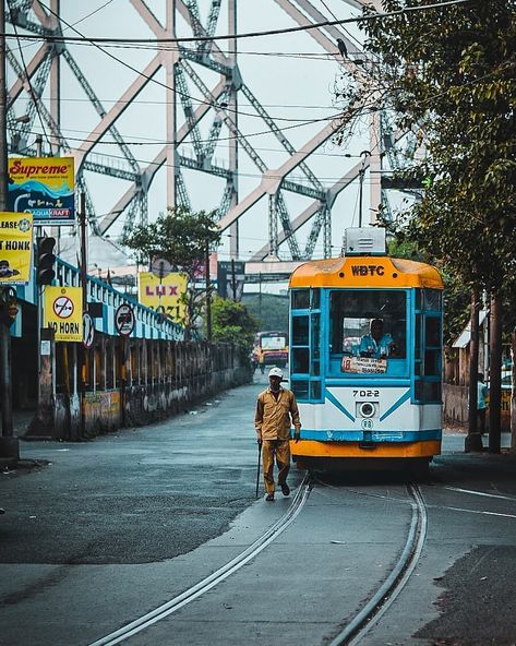 An icon of Kolkata❣️ 📸@the_artsy_frame #kolkata #calcutta #kolkatadiaries #kolkataphotography #photooftheday #calcuttadiaries #westbengal #beautyofkolkata #heritage #nostalgia #tram #environmentallyfriendly #iconofkolkata #kolkatatram Writers Building Kolkata, Kolkata Tram Photography, Kolkata Tram, Kolkata Photography, Kolkata City, Best Hd Background, Saree Paithani, City Life Photography, Saree Kanjivaram