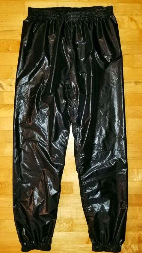 Recycled Pants Ideas, Recycled Outfit Ideas For School, Trash Bag Dress, Aesthetic Dresses Casual, Recycled Costumes, Trash Fashion, Recycled Outfits, Classy Fall Outfits, Diy Pants