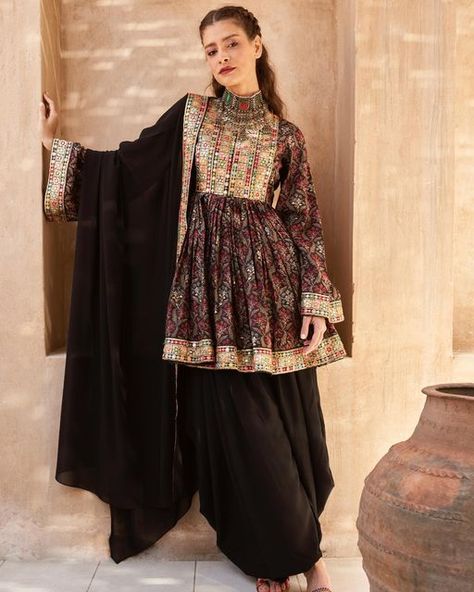 Afghani Clothes, Afghan Dress, Pakistani Formal Dresses, Stylish Wedding Dresses, Afghan Fashion, Stylish Short Dresses, Afghan Clothes, Pakistani Fancy Dresses, Afghan Dresses