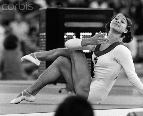 Olga Korbut, Gymnastics History, Womens Gymnastics, Horse Vaulting, Nadia Comaneci, Gymnastics Pictures, Olympic Gymnastics, Balance Beam, Sport Hall