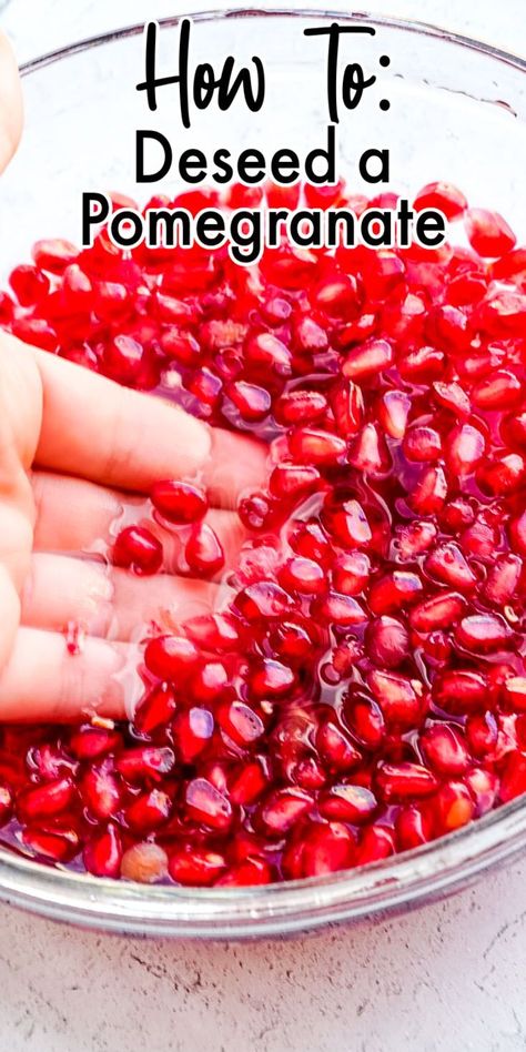 How to deseed a pomegranate the best way, and your hands will not be stained! How To Eat Pomegranate, How To Eat A Pomegranate, Wholesome Breakfast Ideas, Stained Hands, Plate Recipes, Pomegranate Recipes, Gluten Free Sides Dishes, Thanksgiving Dinner Recipes, Spiralizer Recipes