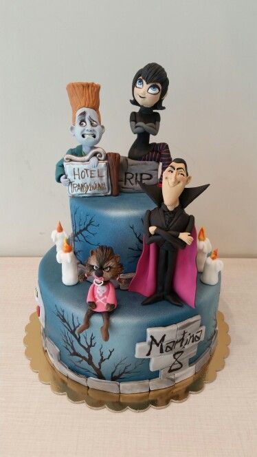 Hotel Transylvania Cake, Transylvania Birthday Party, Hotel Transylvania Birthday Party, Kue Disney, Festa Hotel Transylvania, Hotel Transylvania Birthday, Hotel Transylvania Party, Movie Cakes, Crazy Cakes