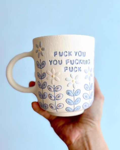 Funny Mug Painting Ideas, Funny Ceramic Mugs, Ceramics With Words, Handmade Mug Ideas, Funny Pottery Painting Ideas, Mug Design Ideas Creative, Pottery Art Painting, Pastel Typography, Funny Pottery