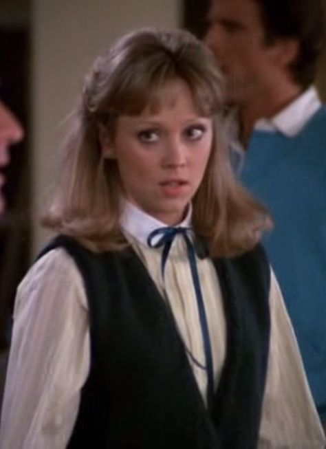 Shelley Long as Diane Chambers, from Cheers. Always beautiful and stylish. Shelly Long Cheers, Diane Cheers, Shelly Long, Diane Chambers, Shelley Long, Cheers Tv Show, Cheers Tv, Troop Beverly Hills, Long Hairstyle