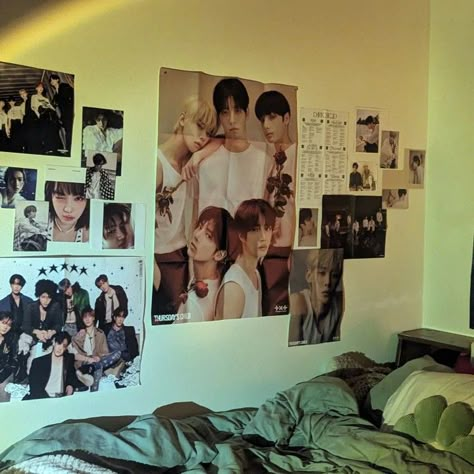 Photocard Wall Decor, Kpop Wall Collage, Moving Inspiration, Kpop Room, Aesthetic Room Ideas, Tapestry Bedroom, Anime Room, Poster Room, Room Goals