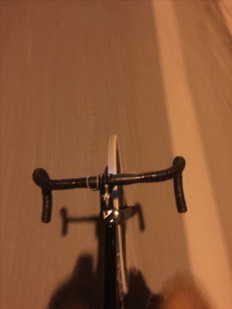 Fixed Gear Aesthetic, Fixed Gear Bike Wallpaper, Fixie Bike Aesthetic, Riding Bike Aesthetic, Bikes Aesthetic, Cycling Aesthetic, Fixie Gear, Biking Aesthetic, Bicycle Aesthetic