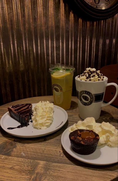 Coffee, ice tea, cake Drinks Aesthetic, Cafe Date, Me And My Bestie, Dream Food, Cafe Ideas, Coffee Breakfast, My Bestie, Asian Food, Food Cravings