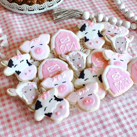 The Ultimate "Pink Barnyard" Farm-Themed Birthday Party for Girls - Shop with Kendallyn Pink Barnyard Party, Girls Farm Birthday, Farm Birthday Cakes, Cow Birthday Parties, Farm Cookies, 2nd Birthday Party For Girl, Barnyard Birthday Party, Farm Theme Birthday, Farm Baby Shower