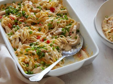 Leftover turkey gets transformed into a bubbling, cheesy pasta casserole with just enough kick from pickled jalapenos. Ground Turkey Spaghetti Recipes, Turkey Spaghetti Recipes, Pioneer Woman Turkey, Ground Turkey Spaghetti, Turkey Casserole Recipe, Turkey Spaghetti, Baked Spaghetti Recipe, Turkey Pasta, Turkey Casserole