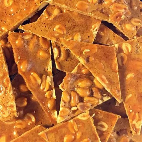 Keto Brittle, Keto Peanut Brittle, Peanut Butter Brittle, Thm Candy, Candy Homemade, Peanut Brittle Recipe, Low Carb Candy, Healthier Treats, Keto Treats