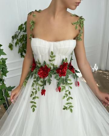 Bridal 21' | Teuta Matoshi Evening Dress Plus Size, Plus Size Party Dress, Teuta Matoshi, White Tulle Dress, Glamouröse Outfits, Plus Size Party, Special Occasion Gowns, Floral Prom Dresses, Dress Spaghetti Straps