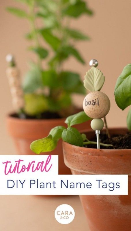 Name Tags For Plants, Diy Plant Tags Ideas, Diy Plant Identification Tags, Diy Plant Picks, Diy Name Tags For Work, Diy Plant Labels For Garden, Charms For Plants, Diy Plant Name Tags, Plant Tags Ideas