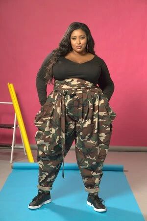 Slouch – Jibri Online Plus Size 90s, Camouflage Fashion, Slouch Pants, Balloon Pants, 90s Fashion Outfits, Plus Size Pants, Military Fashion, High Waisted Pants, Plus Size Fashion