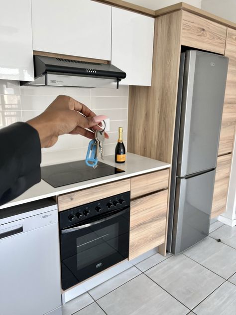 House Deposit Aesthetic, New Home Astethic Keys, New House Asthetics, Condo Keys Aesthetic, New Apartment Aesthetic Keys Black Woman, New House Black Woman, Own Apartment Goals Keys, Buy House Aesthetic, Buying An Apartment Aesthetic