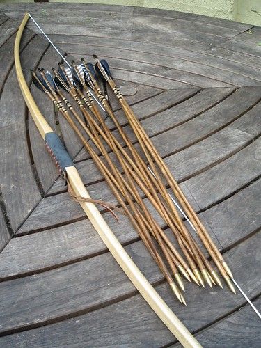 Traditional English Longbow | This bow is made from Ash for … | Flickr English Longbow, Supraviețuire Camping, Archery Gear, Recurve Bows, Long Bow, Traditional Bow, Archery Bows, Archery Bow, Bowhunting