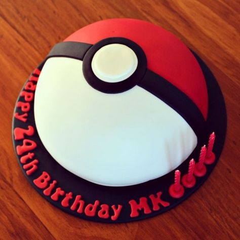 Pokémon-Torte mit Inschrift Pokeball Cupcakes, Pokemon Torte, Pokeball Cake, Pokemon Birthday Cake, Pikachu Cake, Pokemon Cake, Pokemon Birthday Party, Ball Birthday, Pokemon Party