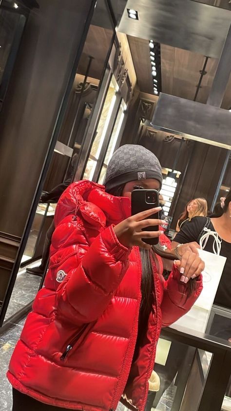 Mode Au Ski, Moncler Jacket Women, Winter Nyc, Beautiful Photoshoot Ideas, Fasion Outfits, Dope Outfits For Guys, Stylish Summer Outfits, Chill Fits, Moncler Jacket