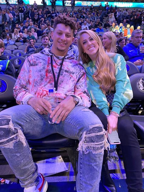 Patrick Mahomes & Brittany Matthews from Football's Hottest Couples on E! Online Brittany Matthews, Pat Mahomes, Brittany Mahomes, Nfl Chiefs, Carson Wentz, Patrick Mahomes, Peyton Manning, Aesthetic People, First Anniversary