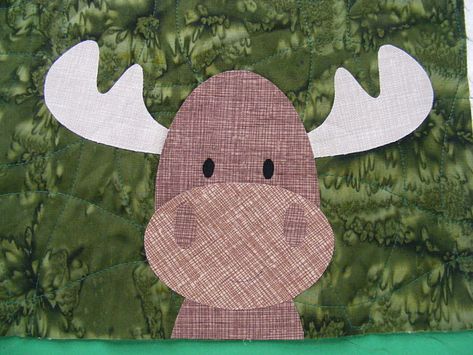 Free Moose Applique Pattern | Shiny Happy World Moose Applique Pattern, Moose Applique, Moose Quilt, Christmas Applique Patterns, Moose Crafts, Moose Decor, Fusible Applique, Baby Applique, Sew Mama Sew