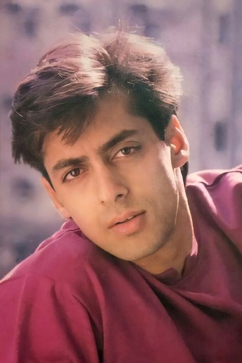 Salman Khan Young, Cute Indian Guys, Salman Khan Wallpapers, Roy Kapoor, 90s Bollywood Aesthetic, Salman Khan Photo, Gents Hair Style, National Film Awards, Crazy Ideas