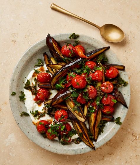 Yotam Ottolenghi Recipes, Summer Dinner Ideas, Melon Salad, Ottolenghi Recipes, Leafy Salad, Yotam Ottolenghi, Walnut Salad, Summer Salad Recipes, Tomato Salad