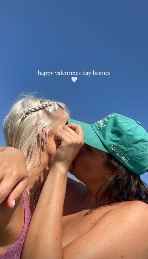 Julie And Camilla, Julie Lorentzen, Cute Date Ideas, 3 Girls, Sporty And Rich, Happy Valentines Day, Happy Valentine, Cool Girl, Valentines