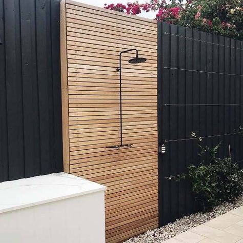 Outdoor Shower Ideas, Outside Showers, Outdoor Shower Enclosure, Outdoor Bathroom Design, Outdoor Showers, Pool Shower, Garden Shower, Outdoor Bathrooms, Wooden Fence