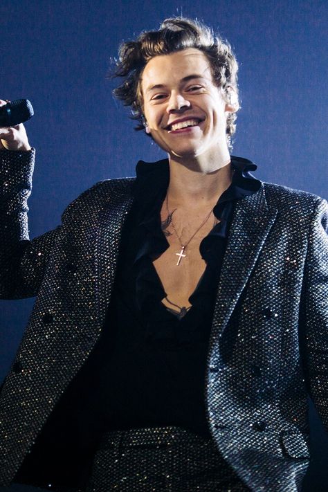 هاري ستايلز, Harry Styles 2015, Harry Styles Smile, Harry Styles Hot, Live On Tour, Harry Styles Live On Tour, Harry Styles Aesthetic, Harry Styles Imagines, Harry Styles Concert