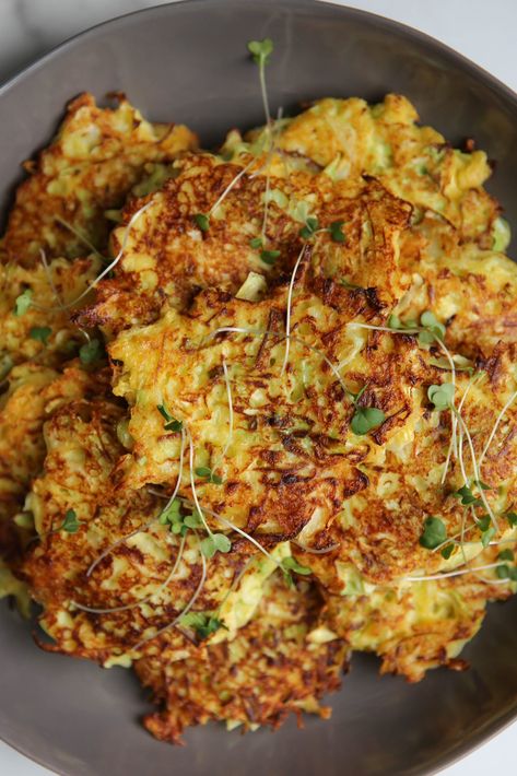 Cabbage Fritters, Lentil Fritters, Paleo Vegetables, Veggie Fritters, Bacon Cauliflower, Cauliflower Fritters, Vegetarian Recipes Dinner Healthy, Roasted Cabbage, Cabbage And Bacon