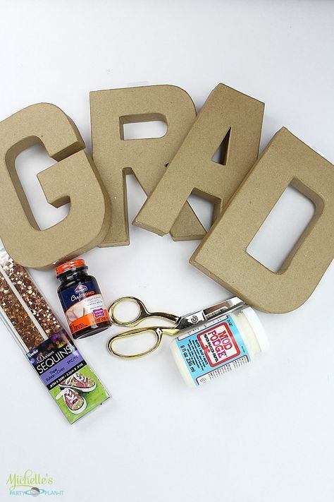 Graduation Party Photo / Picture Collage Idea Diy Photo Collage, Photo Centerpieces, Collage Idea, College Grad Party, Senior Graduation Party, Graduation Party High, Graduation Party Diy, Graduation Party Planning, Graduation Party Ideas