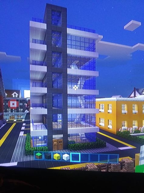 Apartments Minecraft, Hotel In Minecraft, Minecraft Skyscraper Ideas, Skyscraper Minecraft, Minecraft Apartment Building, Minecraft Skyscraper, City Minecraft, Modern Minecraft Houses, Minecraft Blocks