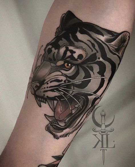 7,252 Likes, 15 Comments - Neo Traditional Spain (@neotraditionalspain) on Instagram: “Amazing work by ➡️ @karloslloydtattoo  Made @ ➡️✅ 🙏🏻 tag, like, comment, share. 🙏🏻💯 #️⃣ #neotradsp…” Trad Tiger Tattoo, Unusual Tattoo, Neotraditional Tattoo, Bone Tattoos, Tattoo Equipment, Modern Tattoos, Tiger Tattoo, Angel Tattoo Men, Body Tattoos