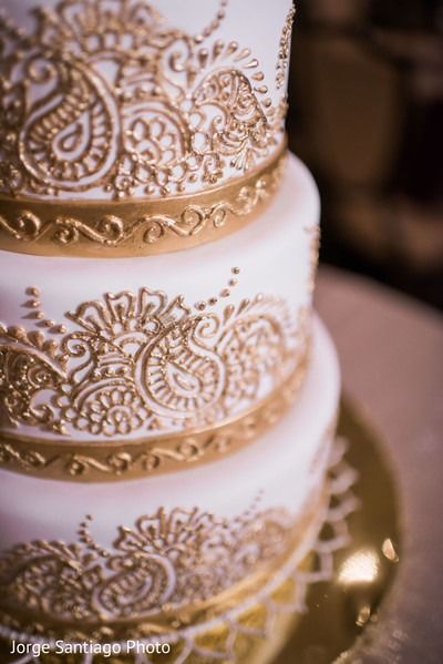 indian wedding cake - Google Search Henna Wedding Cake, Indian Wedding Cake, Henna Cake, Wedding Cake Designs Simple, Wedding Cakes Ideas, Indian Cake, Paisley Wedding, Wedding Cake Design, Small Wedding Cakes