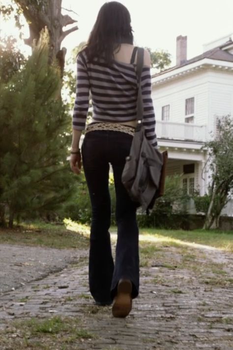 heather miller from texas chainsaw 3D Texas Chainsaw 3d, Alex Daddario, Slasher Summer, Heather Miller, Eclectic Outfits, 2010s Fashion, Texas Chainsaw, Dream Style, Striped Hoodie