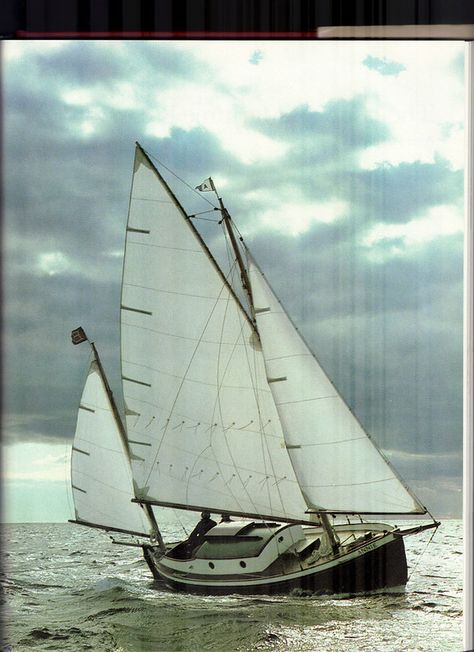 annie. Fenwick Williams 24' gaff yawl Wooden Sailboat, Classic Sailing, Small Sailboats, Classic Yachts, Sailing Vessel, Sailing Adventures, Boat Art, Boat Stuff, On The Ocean