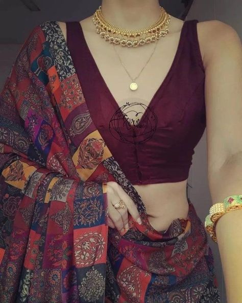 Blouse Sabyasachi, Deep Neck Blouse, Silk Sari Blouse, Saree Jacket Designs, Designer Saree Blouse, Saree Jackets, Wedding Bridesmaid Dress, Blouse Designs High Neck, Blouse Indian