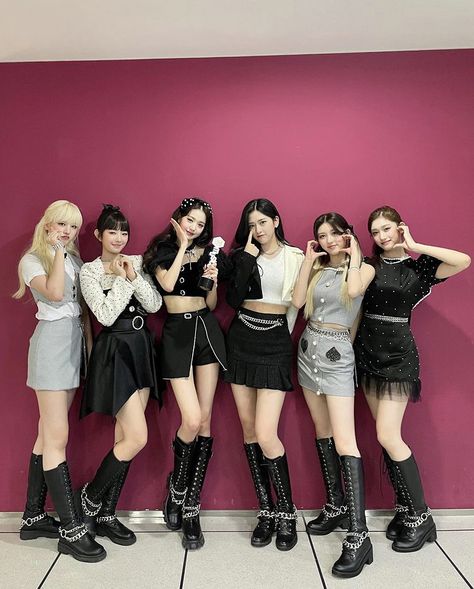 #wonyoung #rei #liz #leeseo #yujin #gaeul #ive #kpop #eleven Kpop Concert Outfit, Icona Pop, Concert Fits, Pink Wall, Kpop Outfits, Stage Outfits, Kpop Fashion, Karakter Anime, Kpop Girl Groups