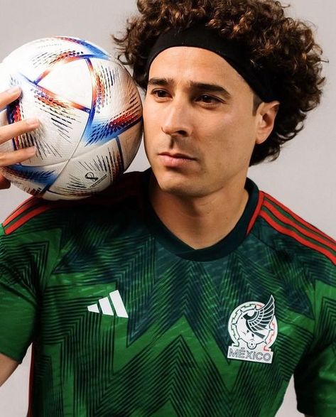 Ochoa Pfp, Pfp Soccer, Soccer Pfp, Football Pfp, Memo Ochoa, Mexico Team, Soccer Highlights, Football Fever, Mexico Soccer