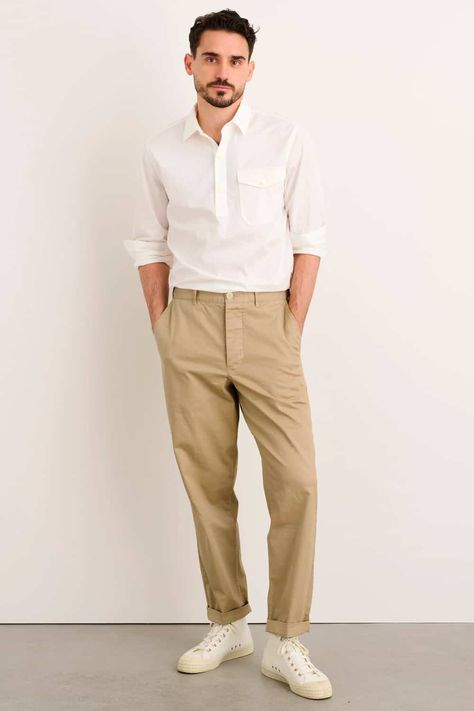 Mens Khaki Pants Outfit Casual, Khaki Men Outfit, Celana Khaki, Tan Pants Men, Tan Pants Outfit, Khaki Pants Outfit Men, Beige Pants Outfit, Colored Pants Outfits, Worker Pants