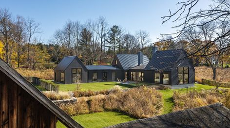 Case Study: Meadow House by Barlis Wedlick Architects - Residential Design Serene Interior, Meadow House, Farmhouse Architecture, Prairie Home, Modern Barn House, Modern Farmhouse Exterior, Modern Barn, Farmhouse Exterior, Residential Design