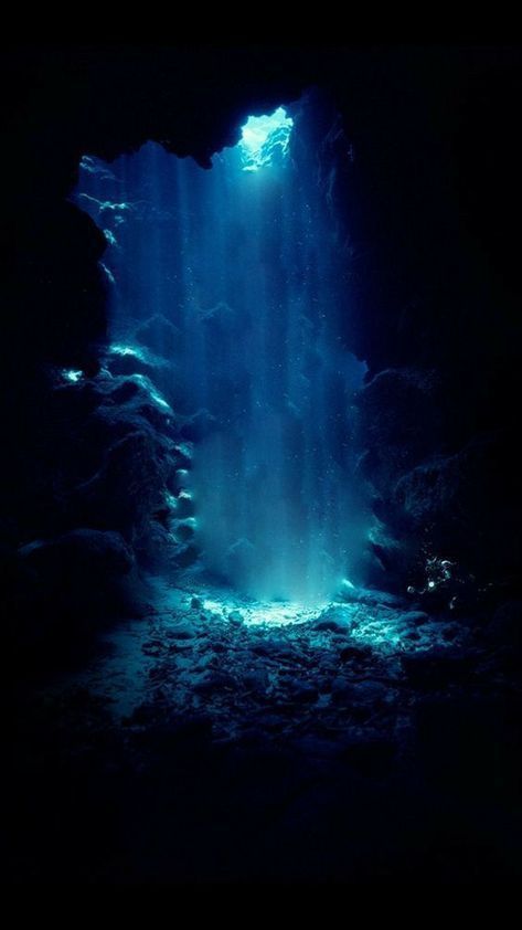 Underwater Dark Ocean, Ocean Wallpaper Aesthetic Dark, Blue Underwater Aesthetic, Deep Sea Photography, Dark Underwater Aesthetic, Ocean Wallpaper Dark, Dark Ocean Wallpaper, Ocean Aesthetic Dark, Deep Sea Aesthetic